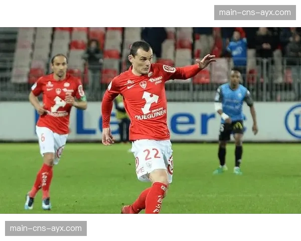 里尔1-0客胜布雷斯特，比赛唯一进球来自第87分钟的角球进攻